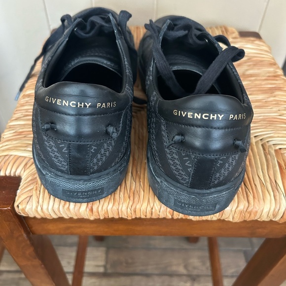 GIVENCHY PARIS MENS BLACK SNEAKER SIZE 12 - Picture 11 of 11